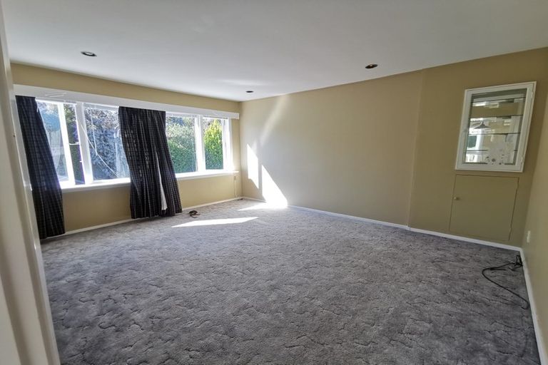 Photo of property in 17 Bateman Avenue, Bryndwr, Christchurch, 8053