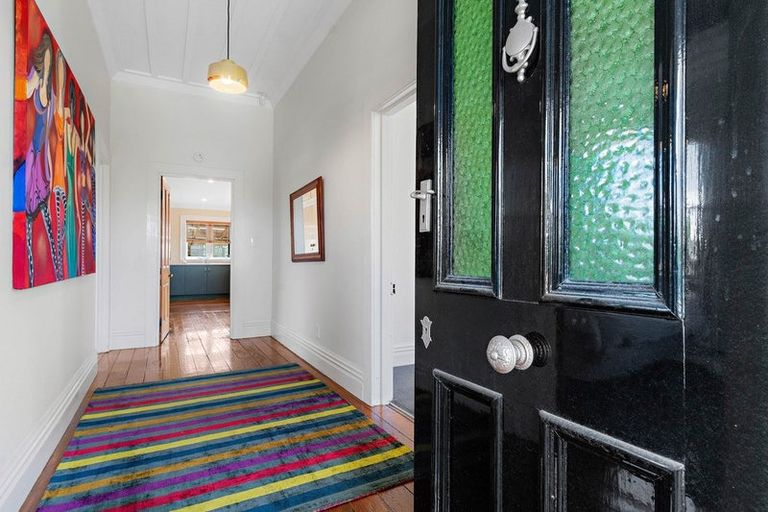 Photo of property in 98 Jellicoe Street, Martinborough, 5711