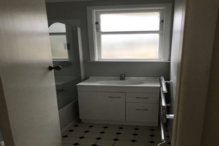 Photo of property in 92 Ironside Road, Johnsonville, Wellington, 6037