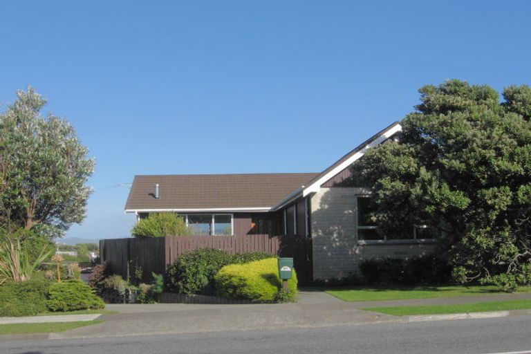 Photo of property in 91 Gloaming Hill, Titahi Bay, Porirua, 5022