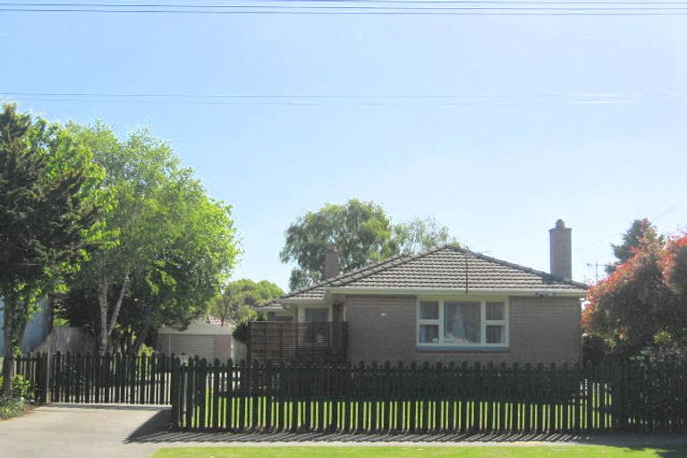 Photo of property in 12 Isleworth Road, Bishopdale, Christchurch, 8053