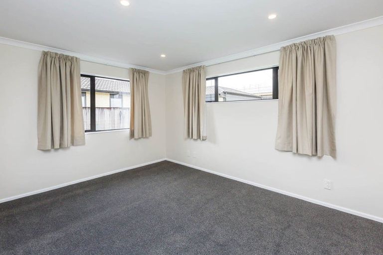 Photo of property in 6c Savage Crescent, Upper Hutt Central, Upper Hutt, 5018