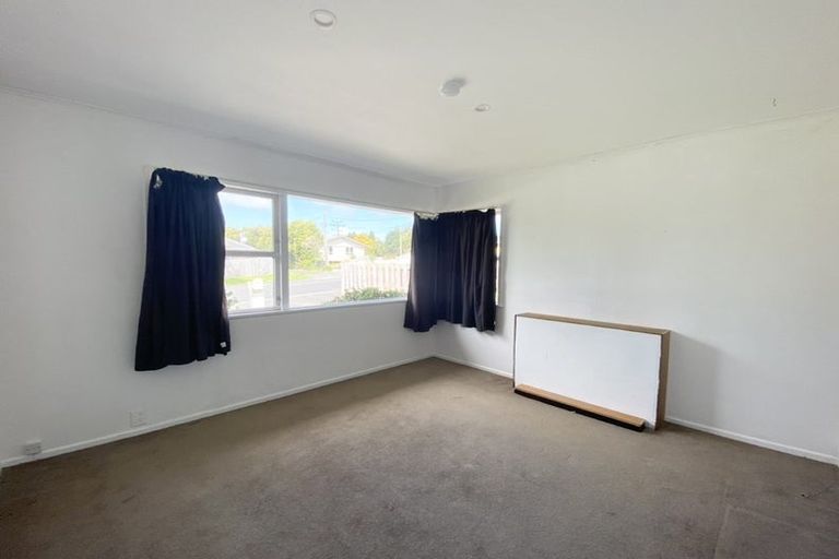 Photo of property in 108 Tirimoana Road, Te Atatu South, Auckland, 0602