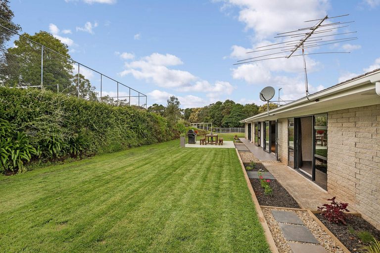 Photo of property in 15 Redmount Place, Red Hill, Papakura, 2110