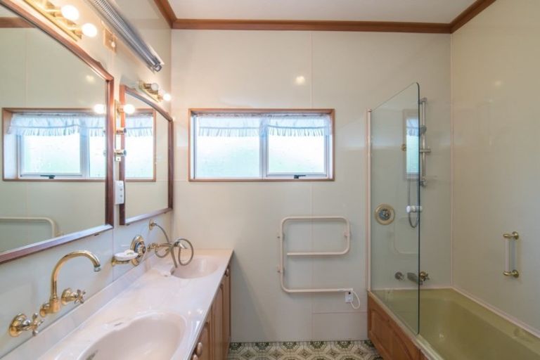 Photo of property in 14 Huia Street, Waikanae, 5036