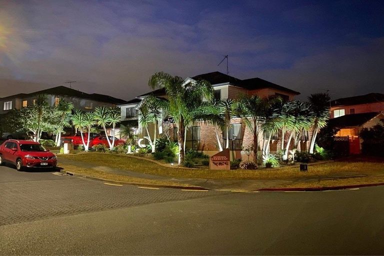 Photo of property in 1 Seresin Crescent, Flat Bush, Auckland, 2016