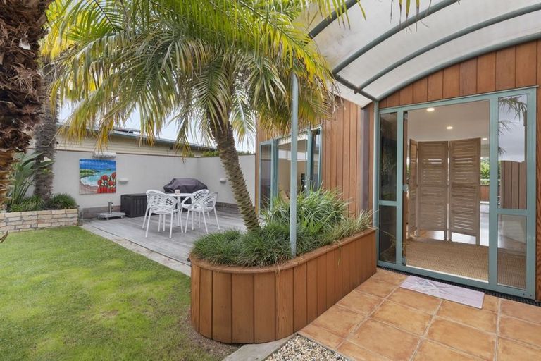 Photo of property in 697 Beach Road, Rothesay Bay, Auckland, 0630