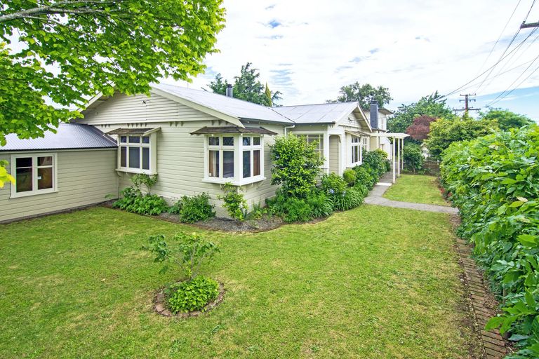 Photo of property in 16 Victoria Street, Carterton, 5713