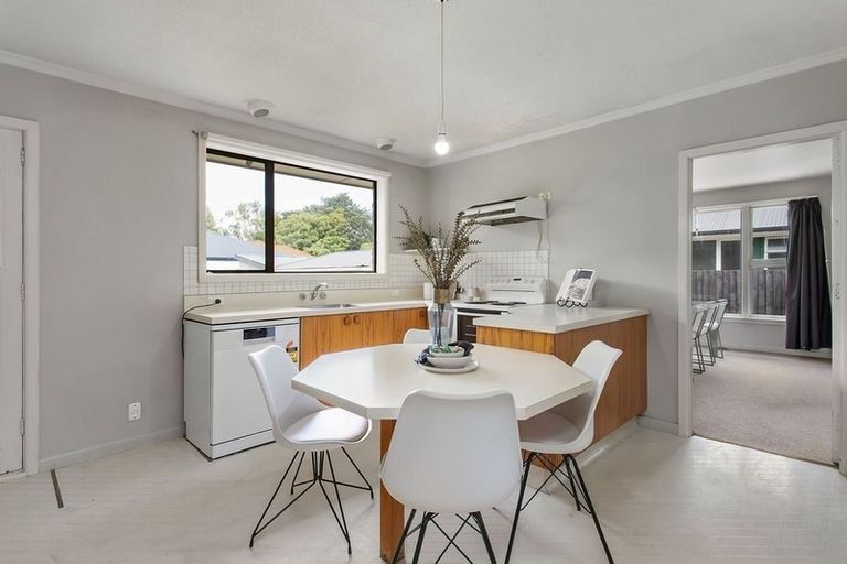 Photo of property in 9 Burnside Crescent, Burnside, Christchurch, 8053