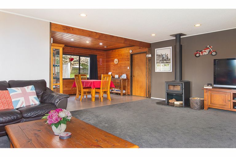 Photo of property in 120 Colombo Road, Waiuku, 2123