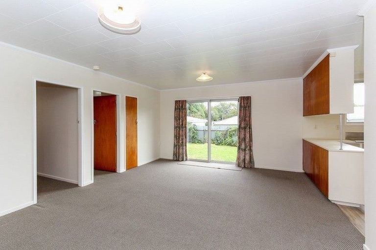 Photo of property in 1/117 Seaview Road, Westown, New Plymouth, 4310