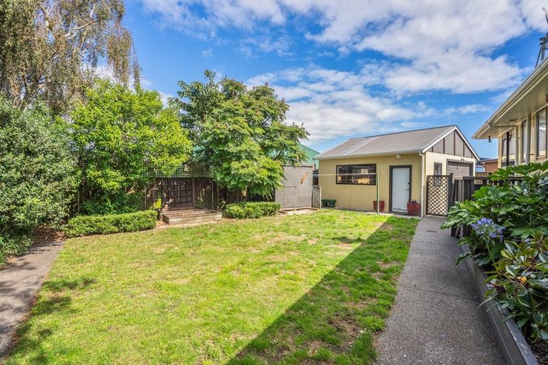 Photo of property in 10 Robert Grove, Paraparaumu, 5032