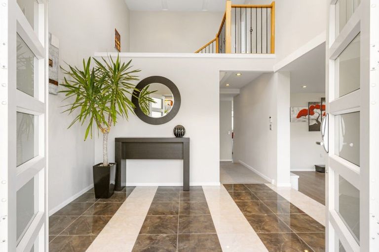 Photo of property in 43 Zara Court, Windsor Park, Auckland, 0632