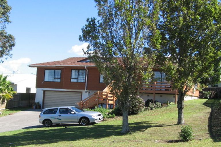 Photo of property in 12 Sumich Place, West Harbour, Auckland, 0618