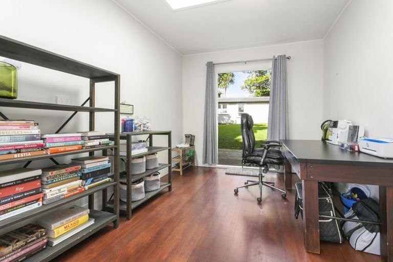 Photo of property in 110a Atkinson Road, Titirangi, Auckland, 0604