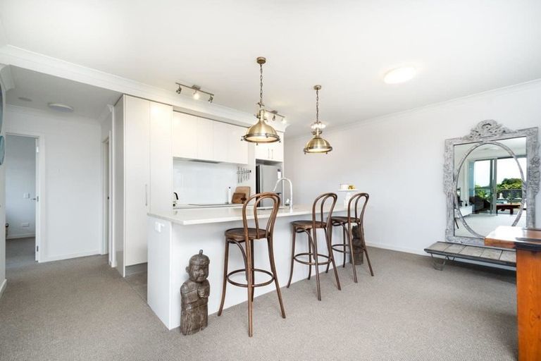 Photo of property in 84 Rewa Rewa Lane, Orewa, 0931