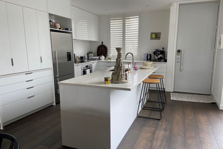 Photo of property in 7/83 Hinemoa Street, Birkenhead, Auckland, 0626