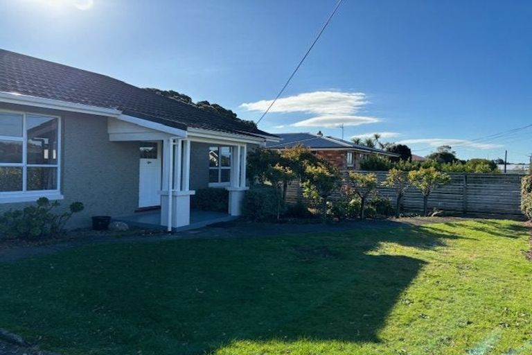 Photo of property in 18 Queens Road, Glen Avon, New Plymouth, 4312