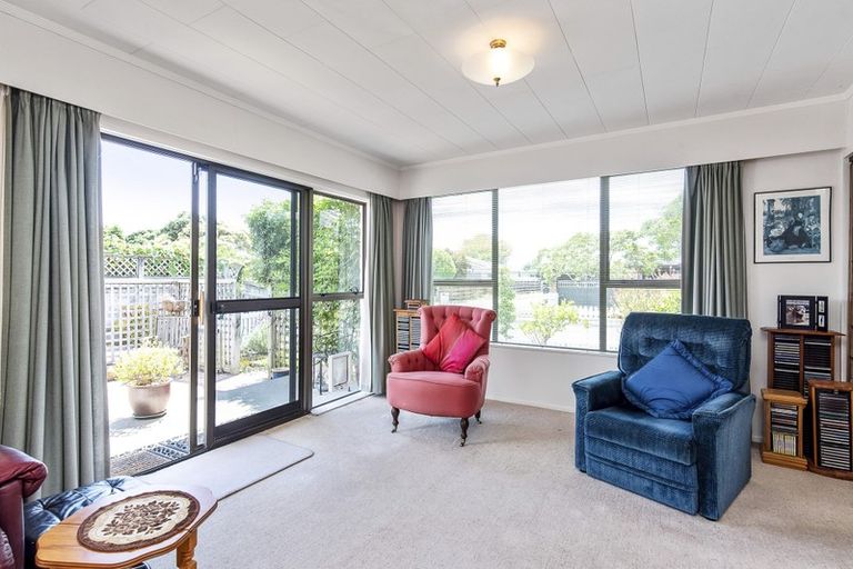 Photo of property in 6 Tawa Street, Waikanae, 5036