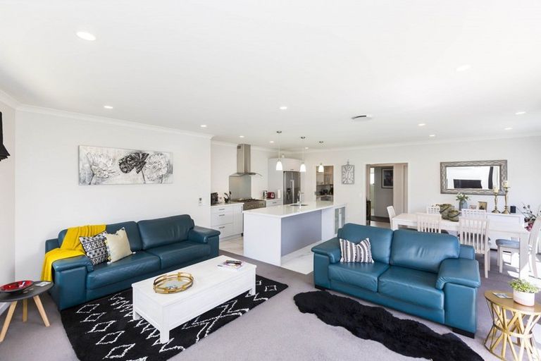 Photo of property in 11 Vernon Grove, Brown Owl, Upper Hutt, 5018