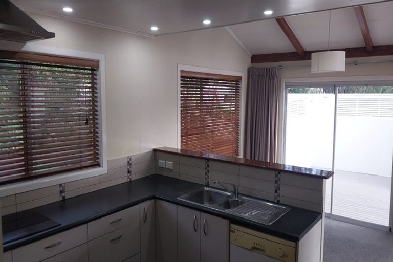 Photo of property in 1/5 Kathleen Street, Totara Vale, Auckland, 0627