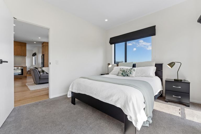 Photo of property in 402/553c Glenfield Road, Glenfield, Auckland, 0629