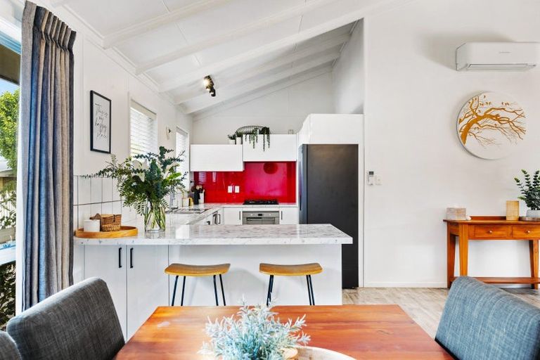 Photo of property in 11 Holyrood Street, Taradale, Napier, 4112