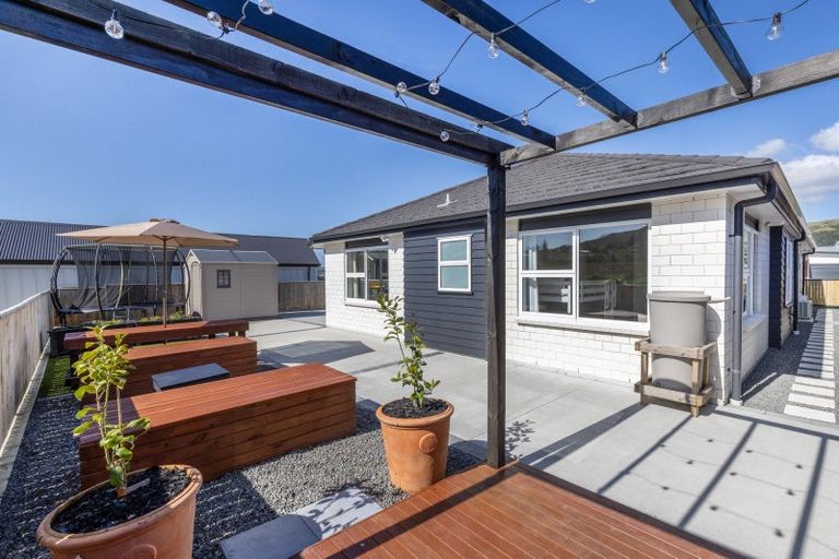 Photo of property in 40 Hokioi Drive, Kenepuru, Porirua, 5022