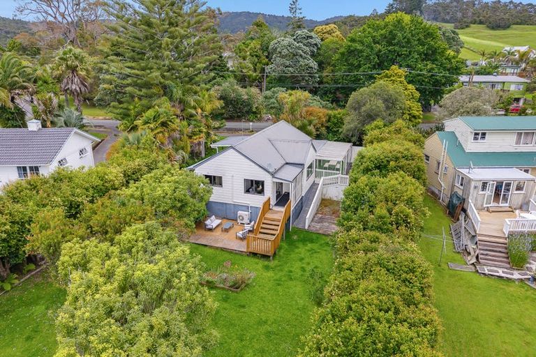 Photo of property in 28 Grassmere Road, Henderson Valley, Auckland, 0612
