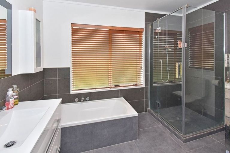 Photo of property in 17 Sheriff Place, Randwick Park, Auckland, 2105