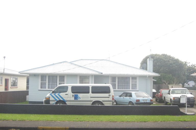 Photo of property in 237 Huatoki Street, Upper Vogeltown, New Plymouth, 4310