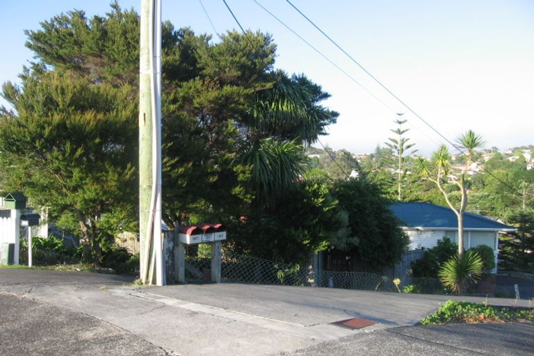 Photo of property in 2/26 Merton Avenue, Glenfield, Auckland, 0627