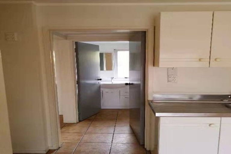 Photo of property in 1/46 John Dee Crescent, Red Beach, 0932