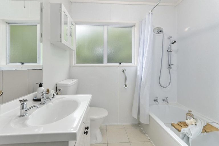 Photo of property in 1/42 Reynella Drive, Massey, Auckland, 0614