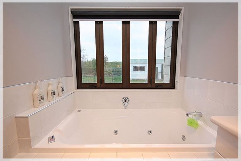 Photo of property in 20 Aru Street, Tangimoana, 4822