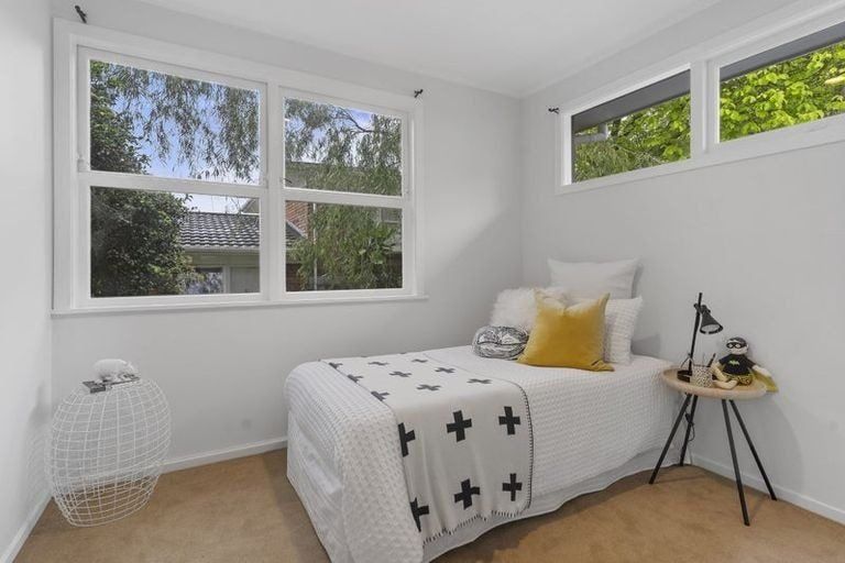 Photo of property in 3 Keldale Place, Forrest Hill, Auckland, 0620