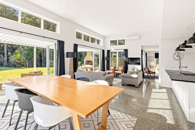Photo of property in 32 Awanui Crescent, Matakana, 0985