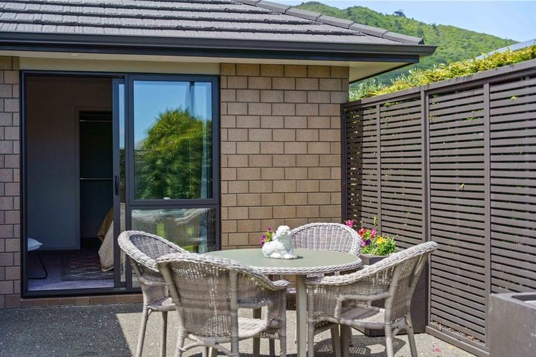 Photo of property in 7 Mahia Lane, Waikanae, 5036