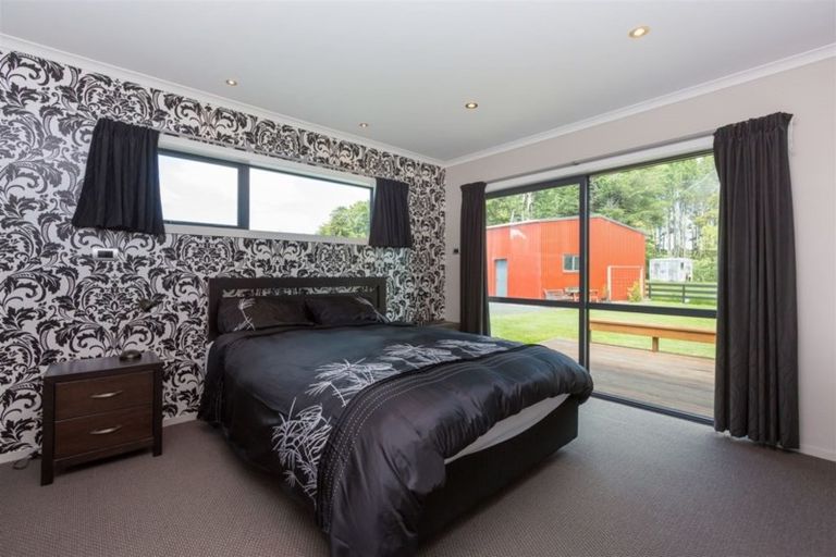 Photo of property in 225a Kairau Road, Brixton, New Plymouth, 4373
