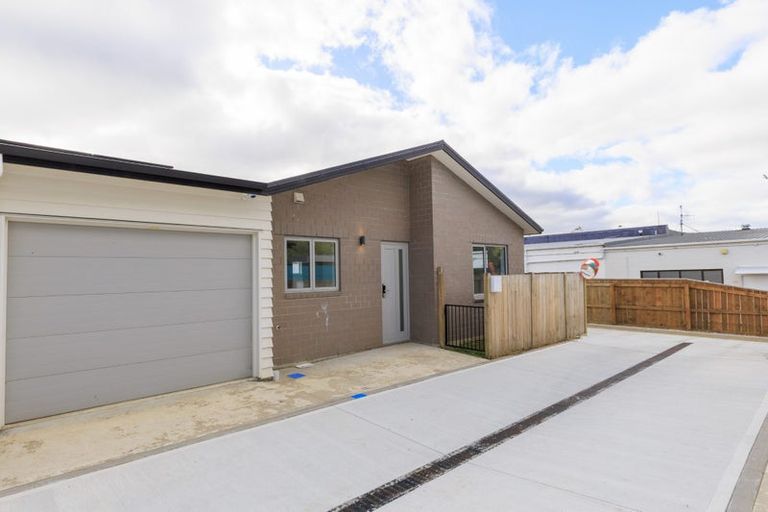 Photo of property in 2/12 The Strand, Wainuiomata, Lower Hutt, 5014