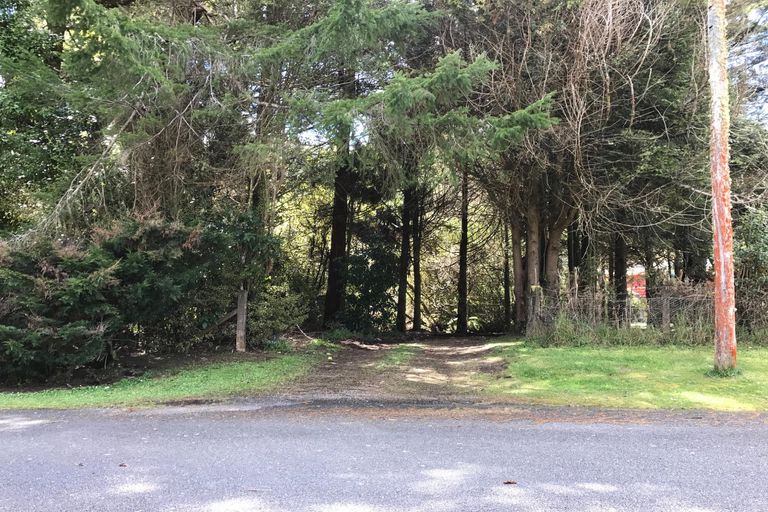 Photo of property in 4 Tombleson Road, Lake Rotoma, Rotorua, 3074