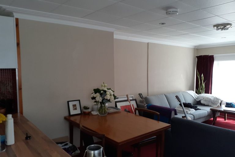 Photo of property in 216 Oriental Parade, Oriental Bay, Wellington, 6011