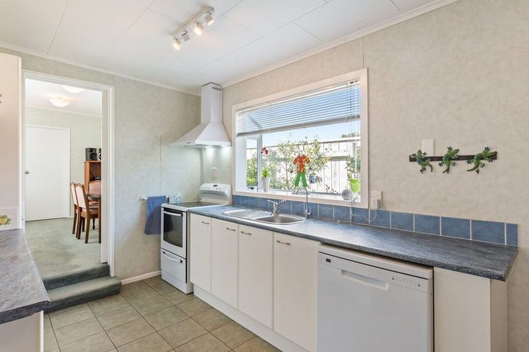 Photo of property in 5 Eruini Street, Waikanae Beach, Waikanae, 5036