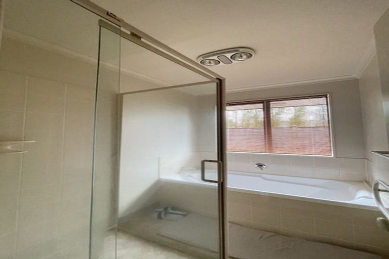 Photo of property in 26 Brittany Drive, Henderson, Auckland, 0612