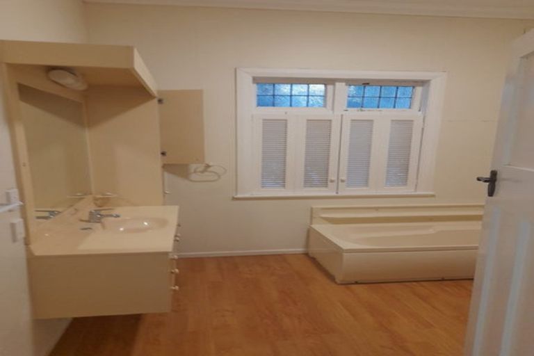 Photo of property in 27 Beauchamp Street, Karori, Wellington, 6012