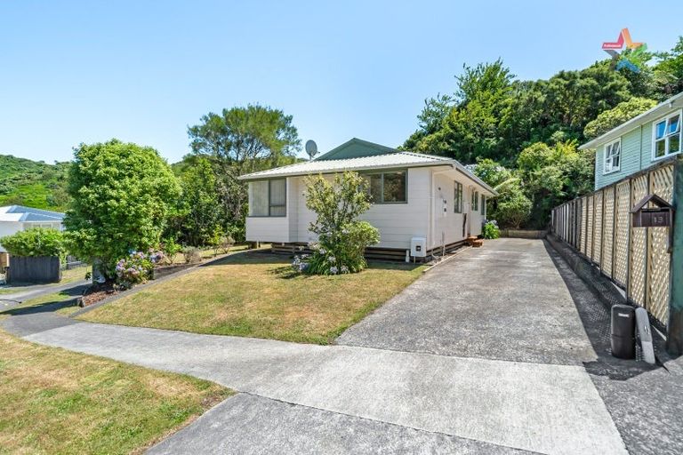 Photo of property in 13 Barberry Grove, Maungaraki, Lower Hutt, 5010