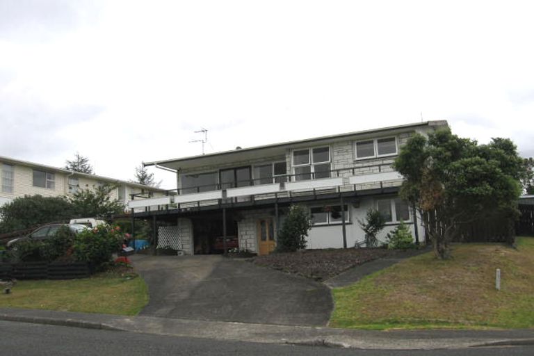 Photo of property in 4 Erica Road, Sunnynook, Auckland, 0620