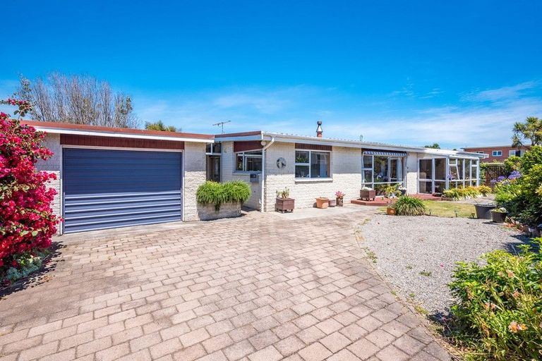 Photo of property in 9 Bermuda Grove, Paraparaumu Beach, Paraparaumu, 5032