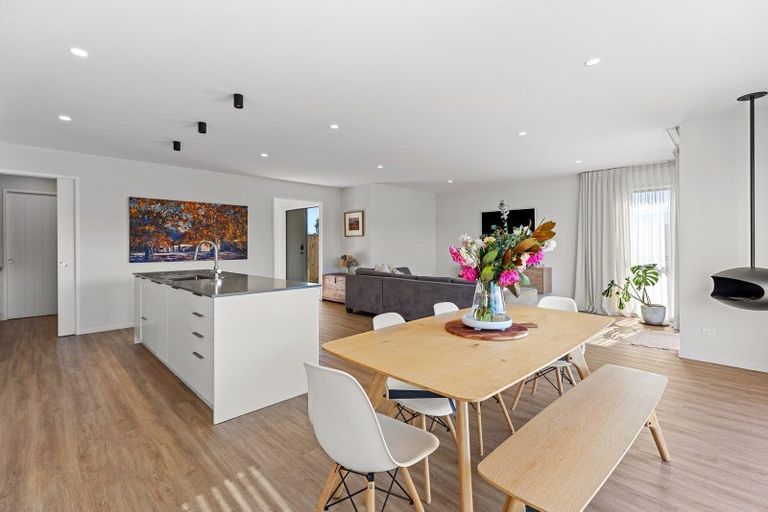 Photo of property in 37 Tangaroa Place, Poike, Tauranga, 3112