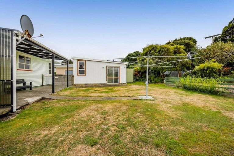 Photo of property in 2 Charles Major Place, Hawera, 4610